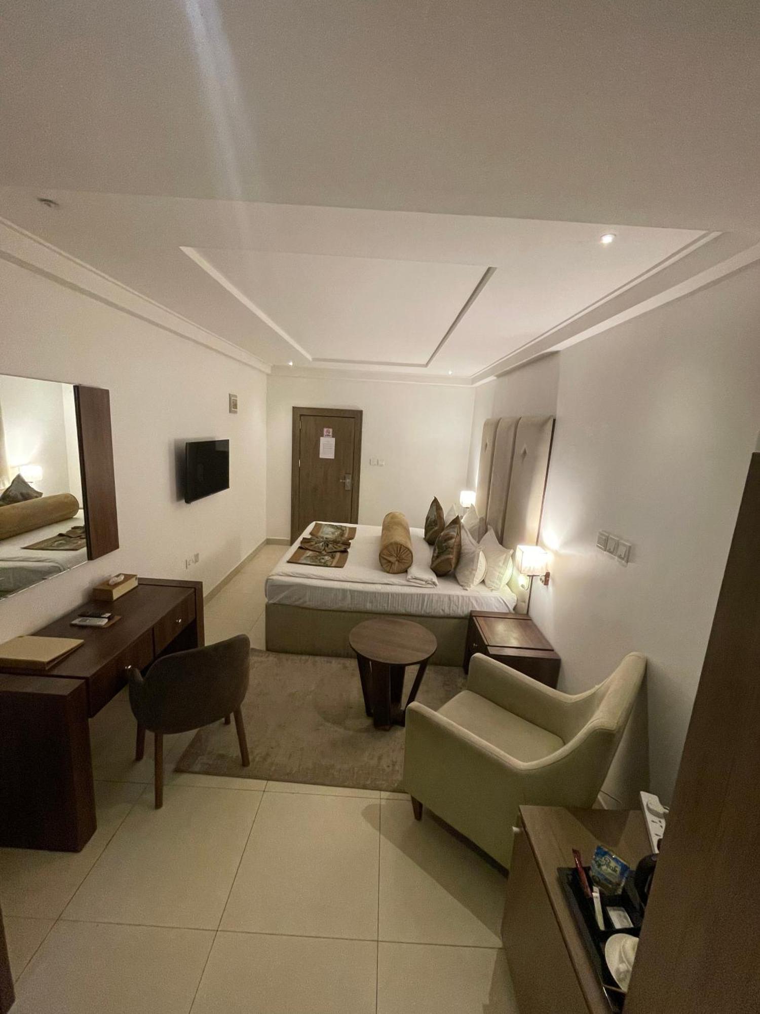 Swiss Pearl Continental Suite Wupa Экстерьер фото
